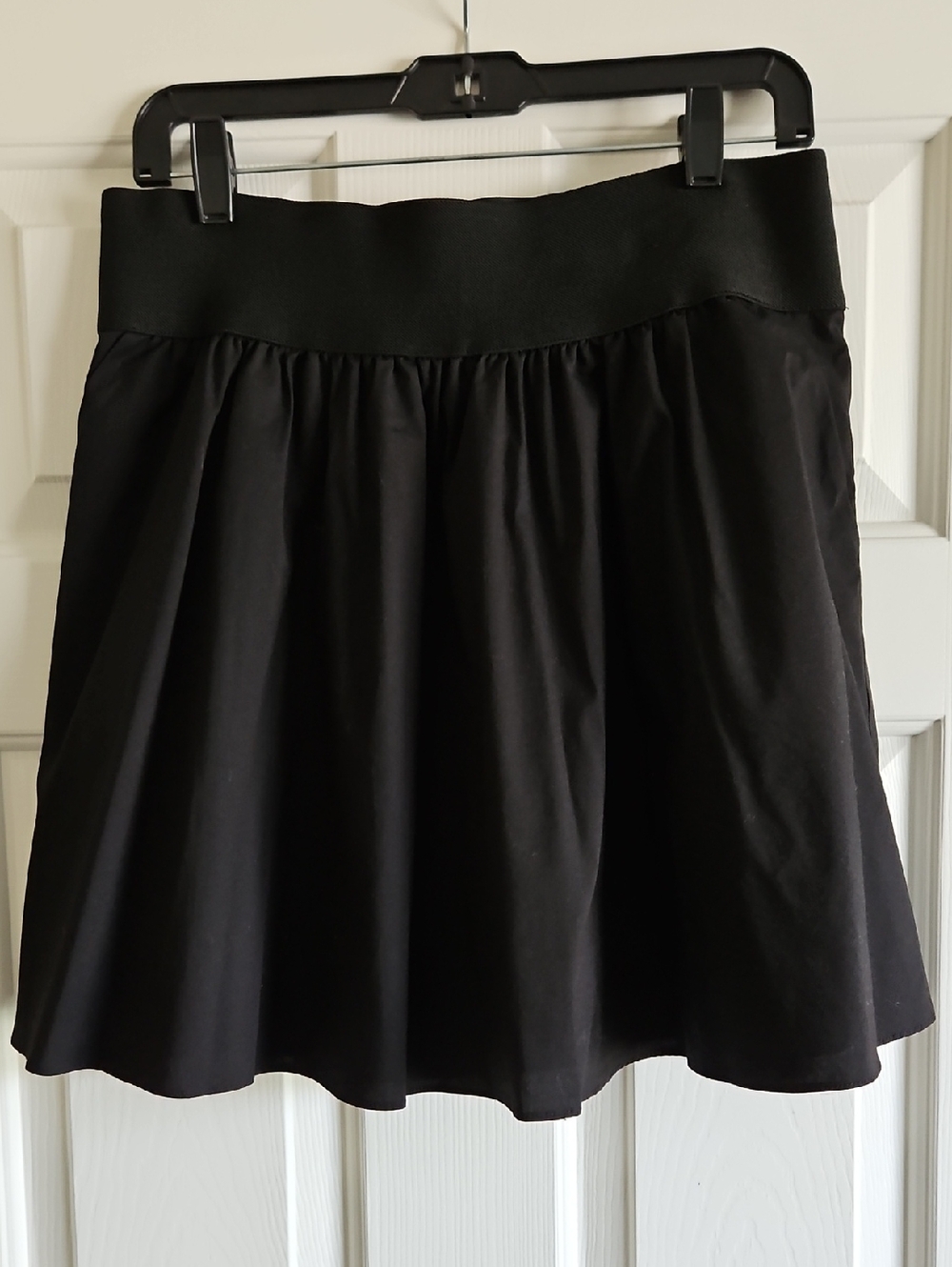 Black Lined Light Weight Double Pocket Elastic Waist Women's Skirt